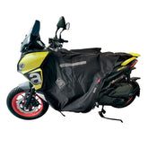 Coprigambe Termoscud R235, un coprigambe impermeabile e termico. Utilizzato su scooter. Di Tucano Urbano.
